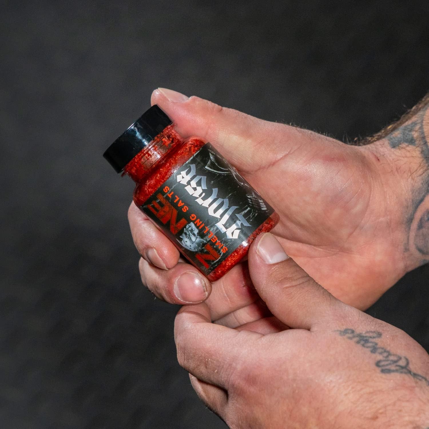 Zone Smelling Salts for Athletes Ammonia Sniffing Salts Weightlifting Powerlifting Strongman - Blood Series